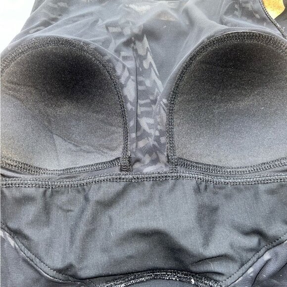 Miraclesuit Black & White One-piece Swimsuit w/ Abstract Pattern Womens Size 8 - Picture 6 of 12